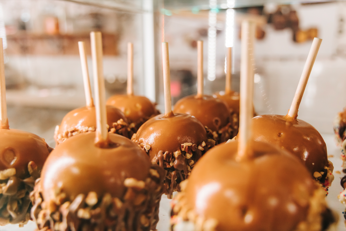 Easy Peasy Caramel Apples – O-Live & Co.